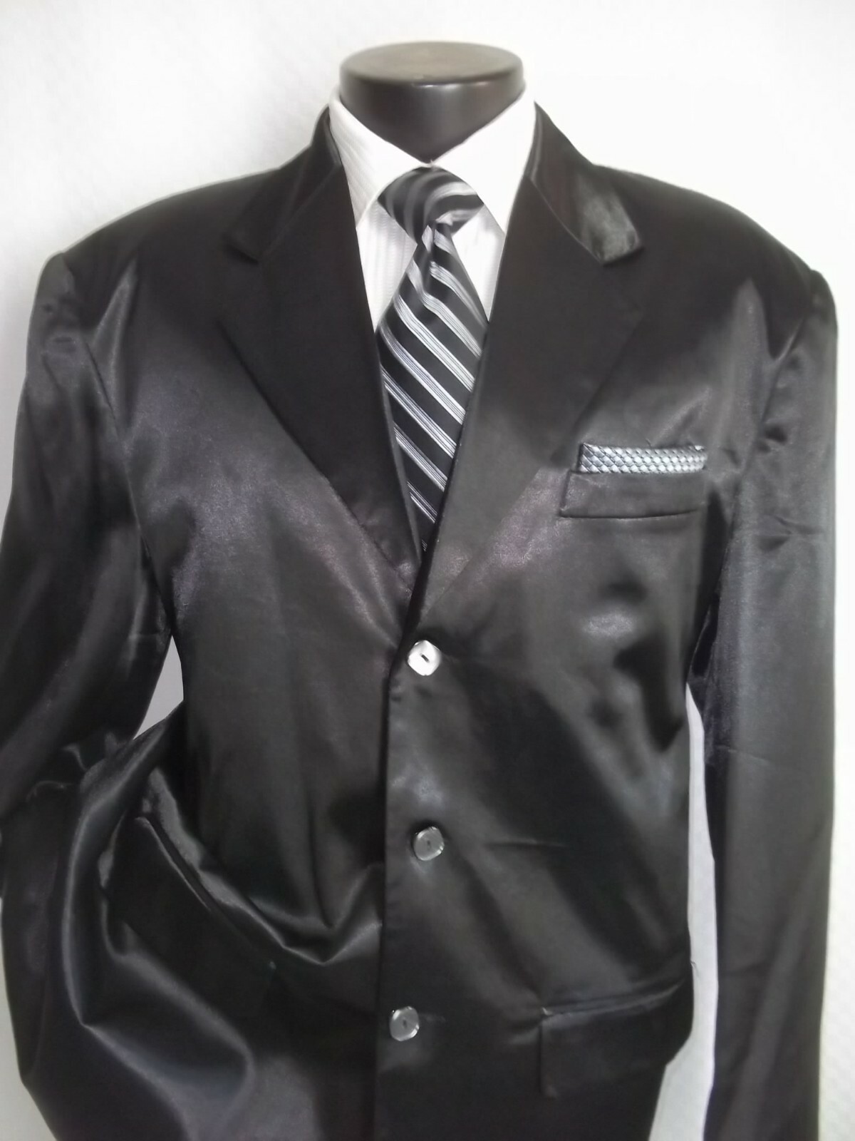 [ Solid black shinny 4button rayon blend Entertai… - image 4