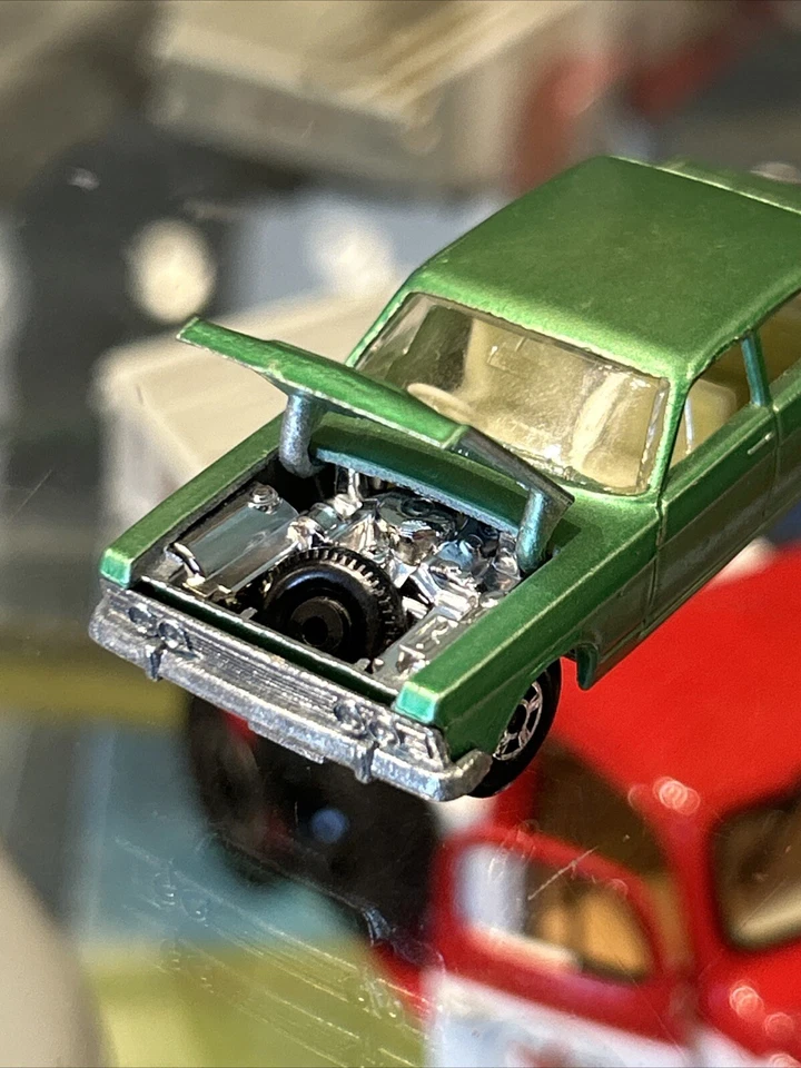 Matchbox Lesney Superfast 53 Ford Zodiac MK. IV Piezas móviles verde claro Foto 3 de 4