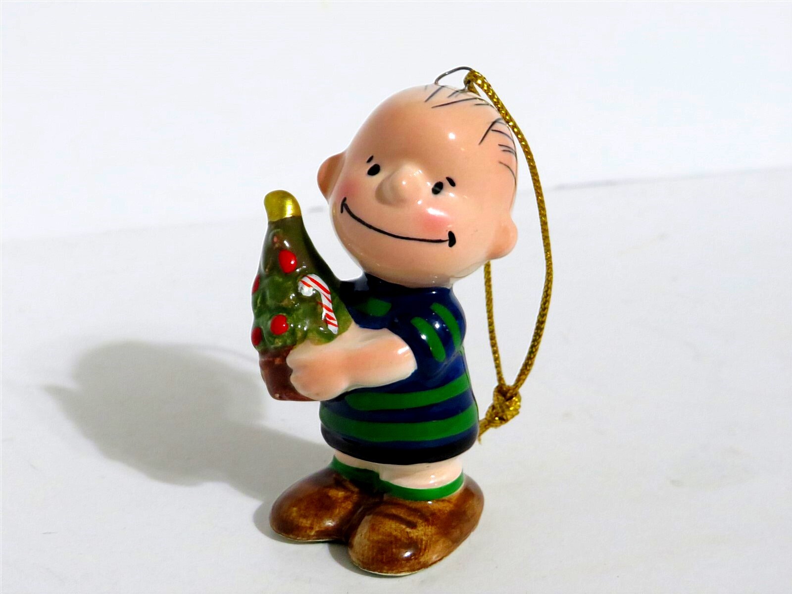 SNOOPY PEANUTS LINUS 1975 Ceramic Christmas Ornament Collectible Figure Vintage