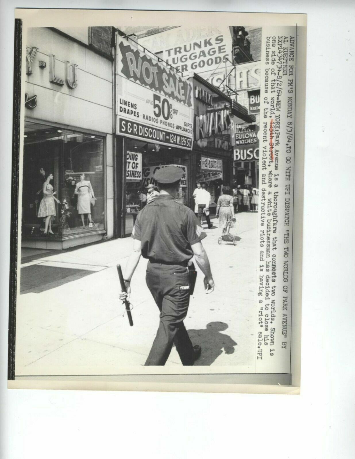 FOTO DE HARLEM RIOT 1964 125TH STREET NYC POLICÍA AFROAMERICANA DE COLECCIÓN