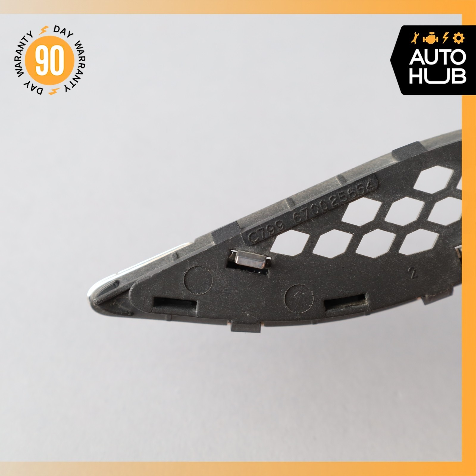 14-16 Maserati Ghibli M157 Right Fender Panel Grille Vent Set 670025654 OEM