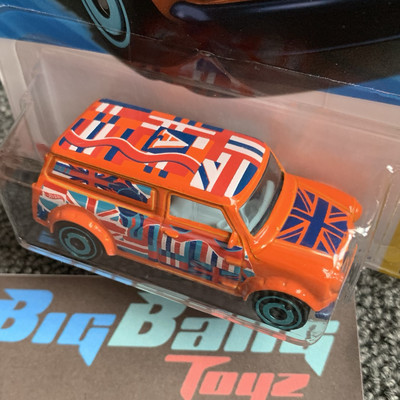 Hot Wheels 67 Austin Mini Van Orange #169 Mainline 2025 Case H (In