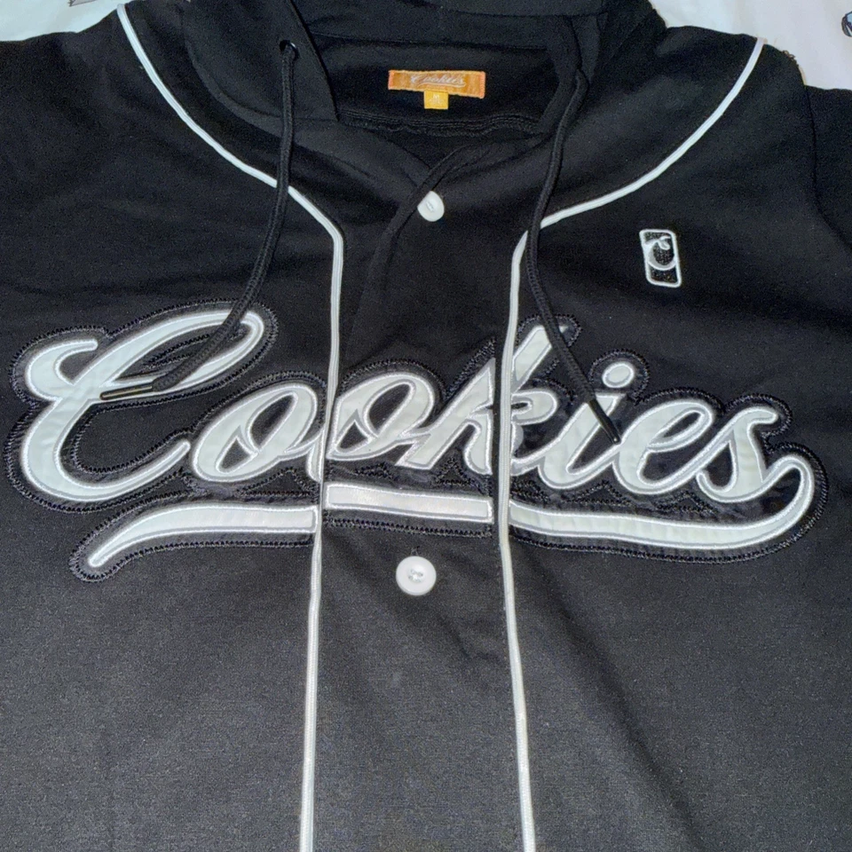 Camiseta deportiva de béisbol Cookies con capucha para hombre L negra paquete Talk botón delantero manga corta Foto 3 de 4
