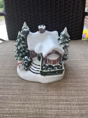 Thomas Kinkade Village Christmas Painter of Light Teleflora Gift Lights Up