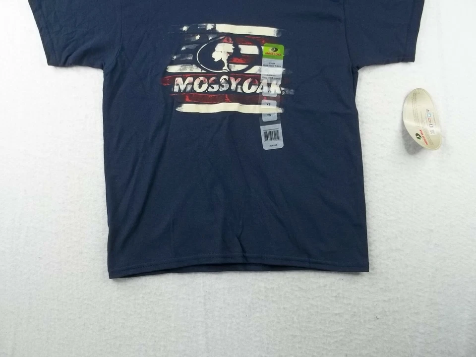 Boys Mossy Oak Short Sleeve T-Shirt Navy Blue with flag logo Youth Size S NWT! - Image 4 of 4
