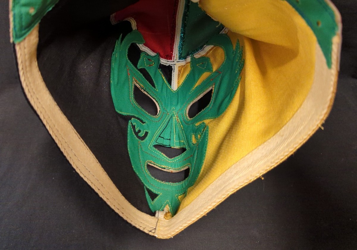 Dos Caras wrestling mask autograph Lucha Libre Made by Flama Dos Caras wrestling mask autograph Lucha Libre Made by Flama