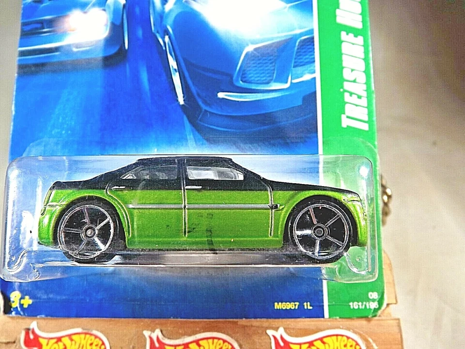 Chrysler 300C 2008 Hot Wheels #161 Treasure Hunts 1/12 verde con radios cromados OH5 Foto 2 de 4