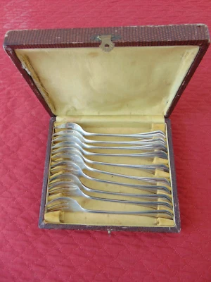 10 FOURCHETTES A HUITRES EN METAL ARGENTE CHRISTOFLE MODELE ? - Photo 1/4