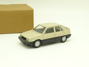 Duvi Résine SB 1/43 - Renault 11 5 portes Beige