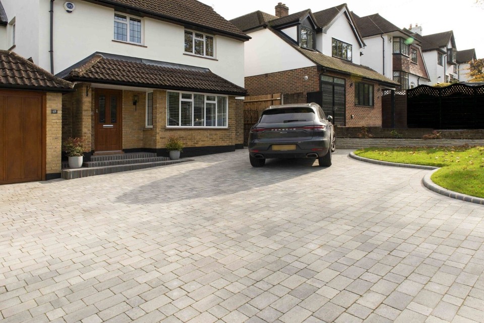BRETT ALPHA TRIO 50MM SILVER HAZE BLOCK PAVING 8.92SQM Pallet 404 ...