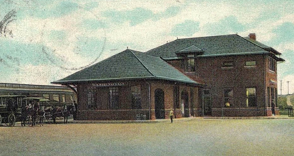 C.1907 D.L.&W. Railroad Train Station Horse Carriage Washington NJ Vintage Card