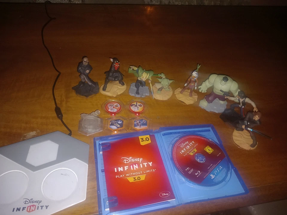 Disney Infinity 3.0 PS4 PS5 + tutti i playset di star wars  (3 giochi star wars), foto 2 di 2