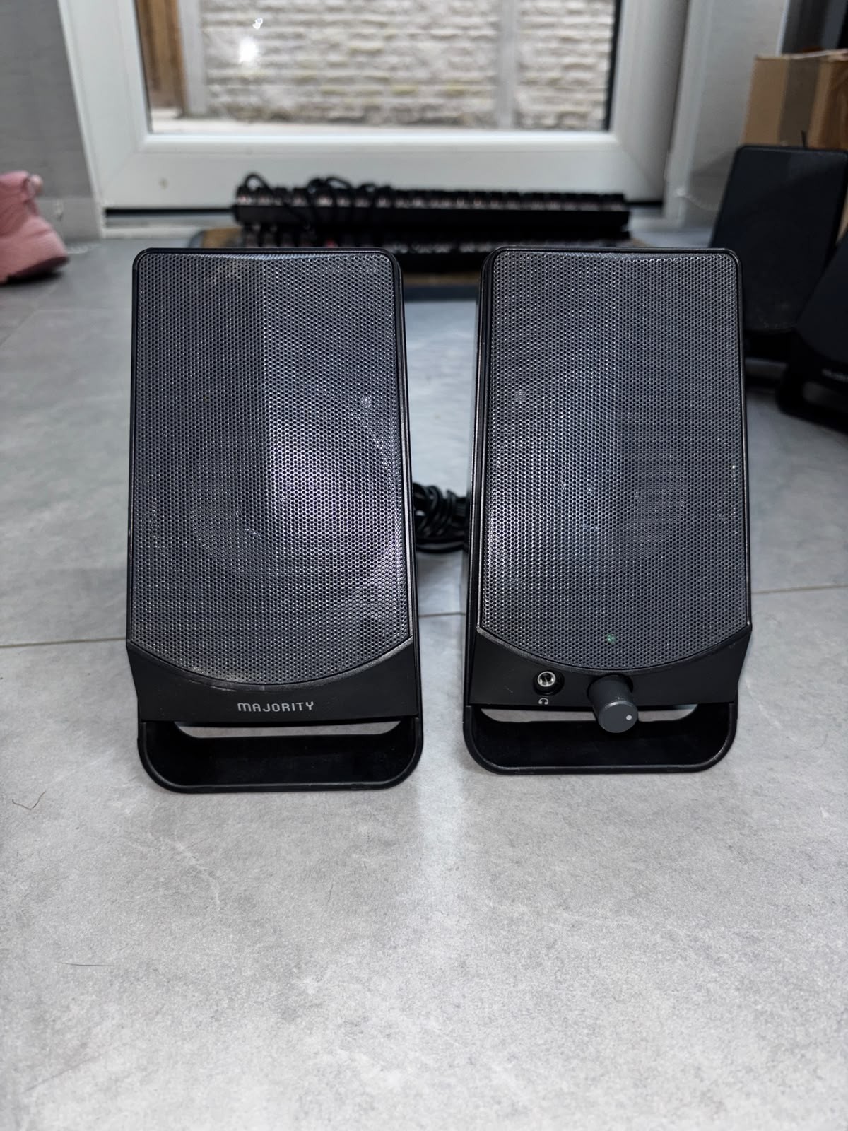 Majority DX10 Computer Speakers - Black Very Good Condition