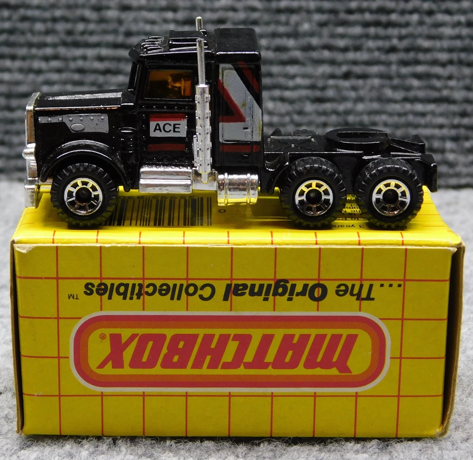 VINTAGE LESNEY MATCHBOX 1983 PETERBILT #43 YELLOW WINDSHIELD VARIANT WITH BOX - Image 3 of 3