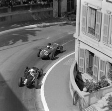 Jean Behra Ferrari 246 leads Stirling Moss Cooper T51 Climax 1959 Old Photo 7