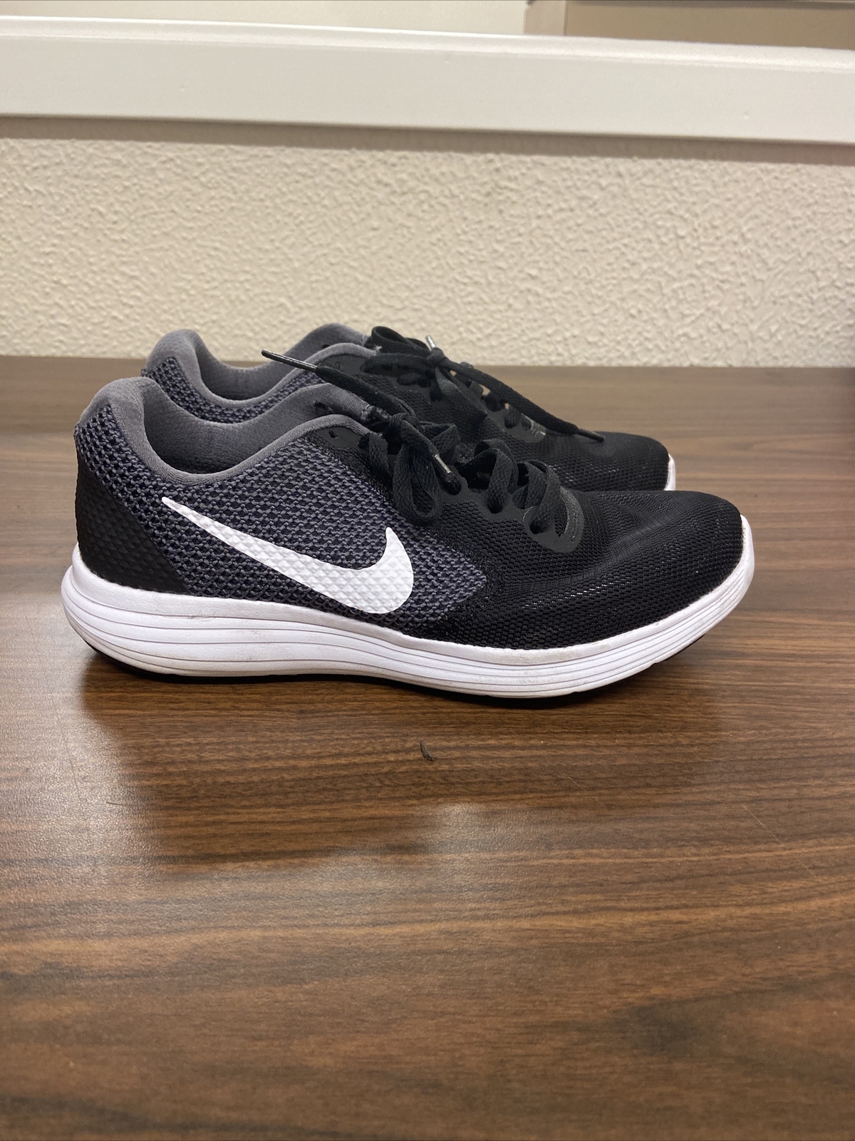 nike revolution 3 ladies trainers