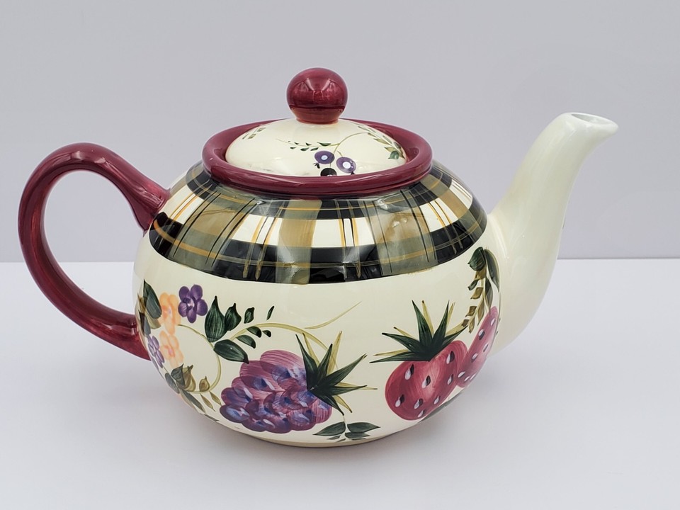 Beautiful Oneida Strawberry Plaid 5 Cup Hand Painted Retired Stoneware