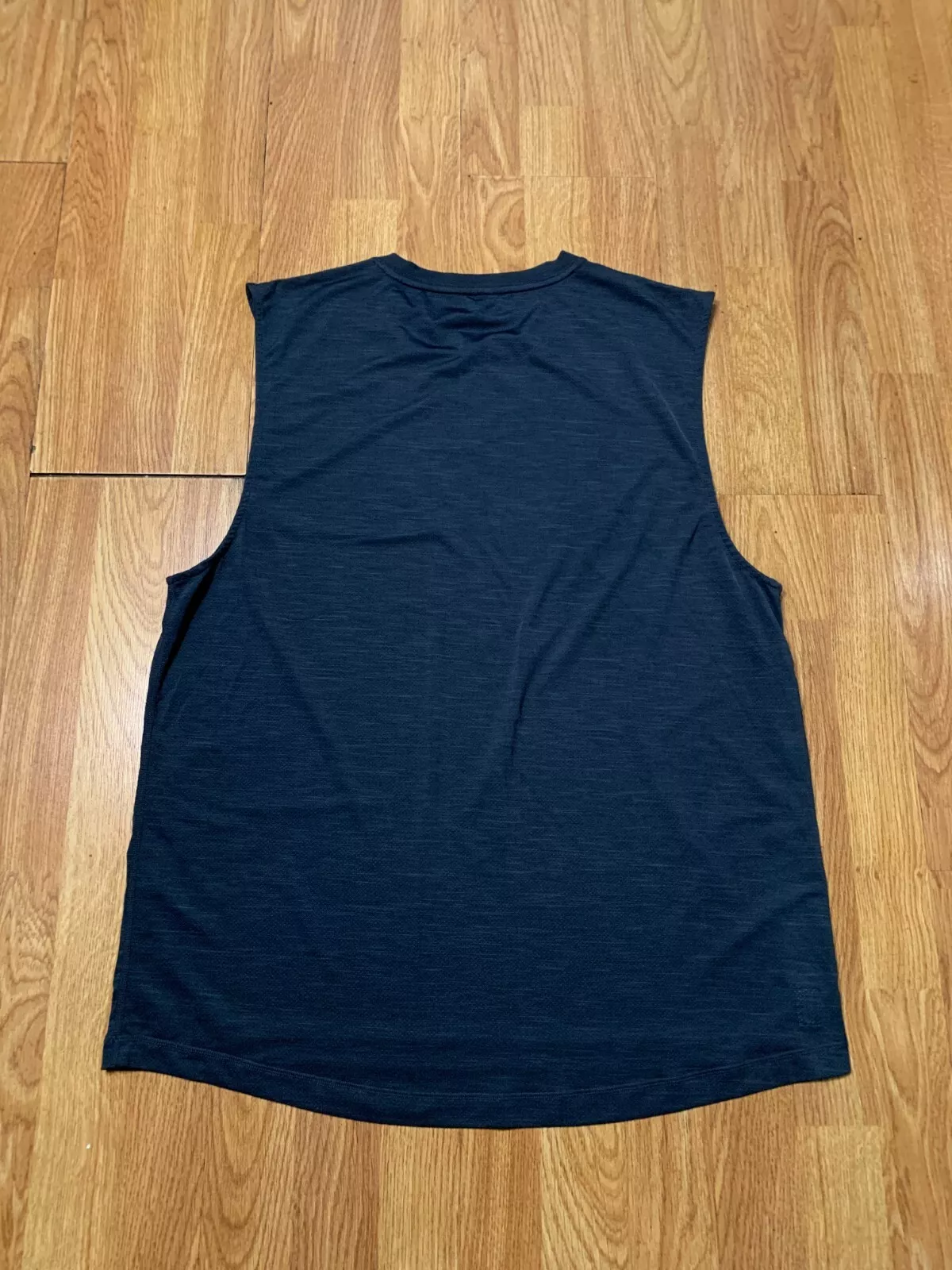 vuori zephyr muscle sleeveless activewear gym run shirt