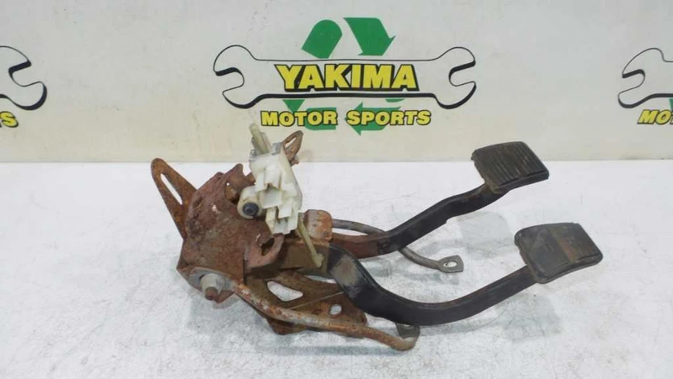 Conjunto de pedais 1989 Ford Mustang AT fabricante de equipamento original  - Imagem 2 de 4