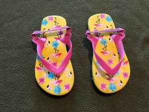 girls flamingo flip flops