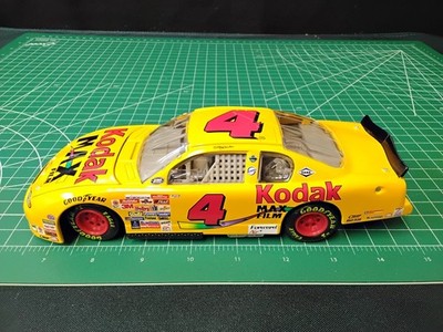 Action Diecast NASCAR 2000 Bobby Hamilton #4 Kodak MAX Film Monte Carlo 1:24 R