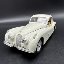 Bburago Jaguar XK 120 Coupé (1948) – Maßstab 1:24 – Made in Italy – Weiß