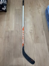 Easton Mako Grip Hockey Stick 110 Flex Pro Stock Senior Right Handed Sakic (P92)
