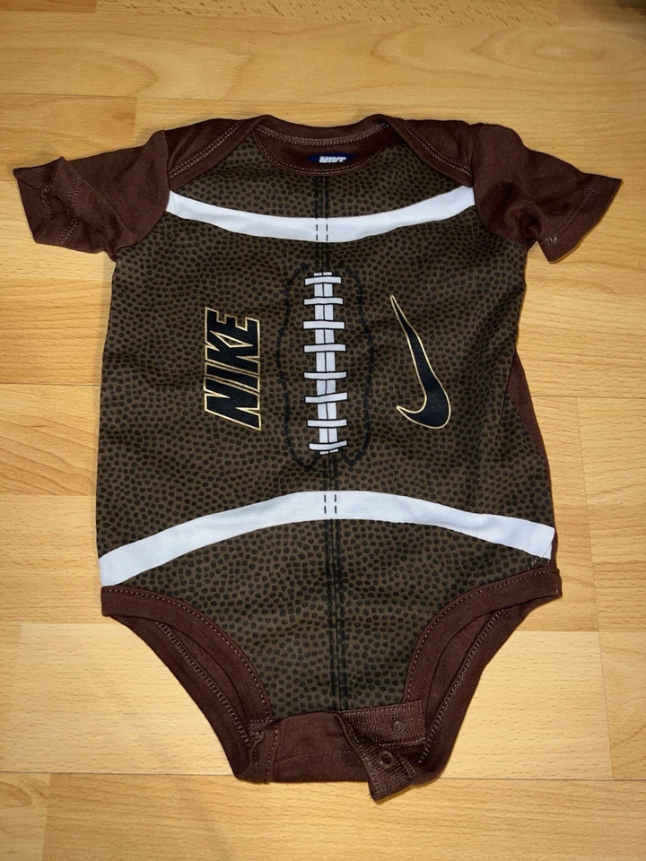 Baby Body Kurzarm - braun - Nike - Football - Größe 68 - wie Neu