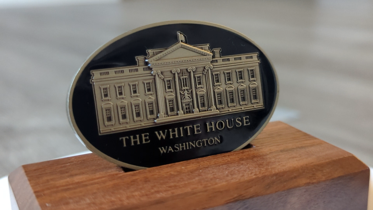 Barack Obama Presidential Seal White House Issue Challenge Coin
