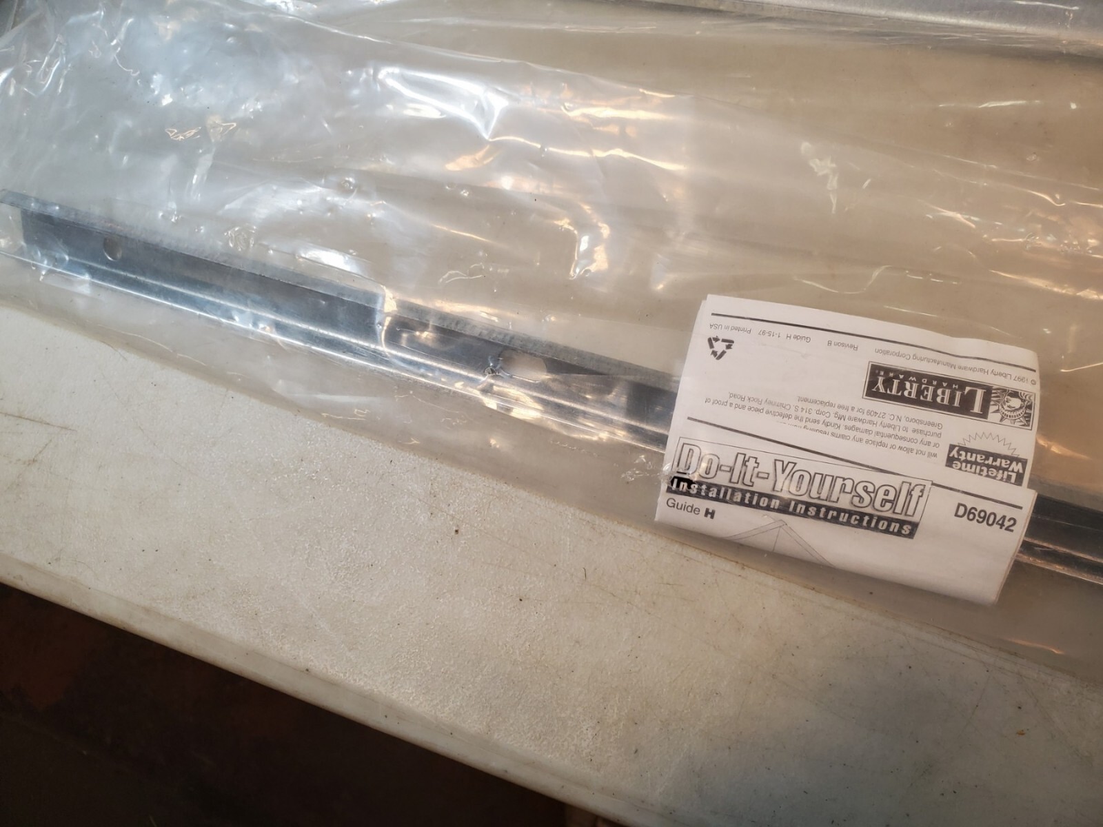 Lot Of 8 Liberty Hardware D69042 Drawer Slides, 22"L Center Mount Mono Rail, New
