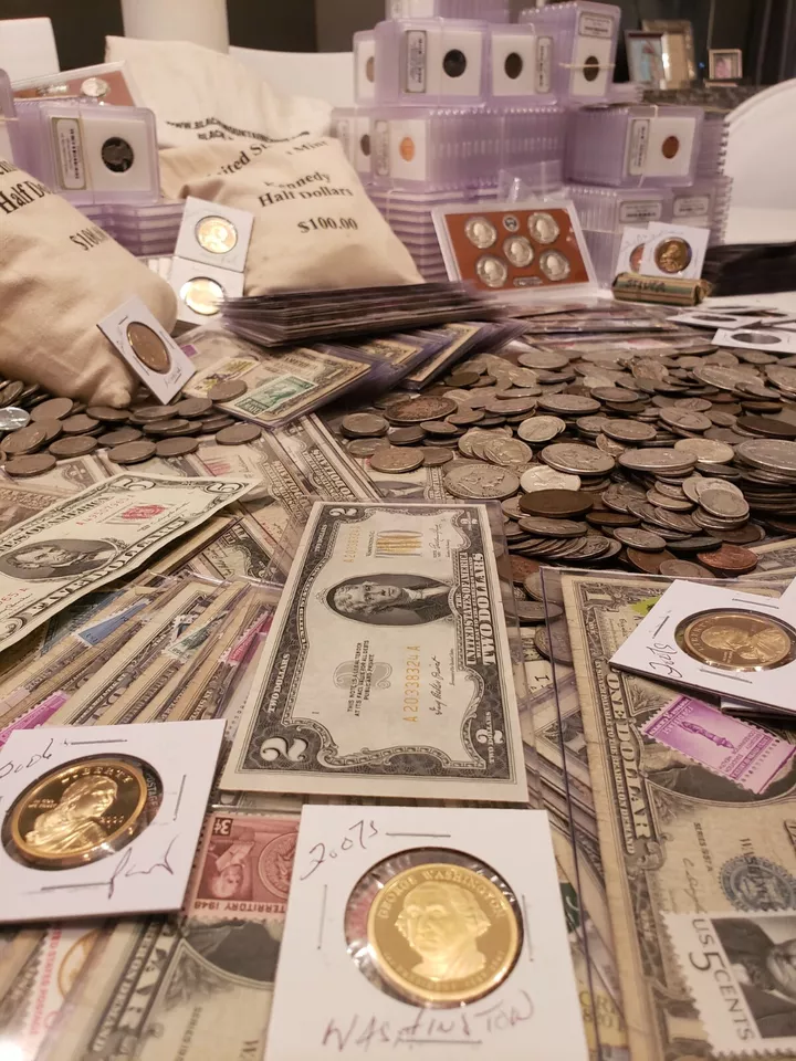 HALLAZGO DE VENTA INMOBILIARIA, MONEDAS ANTIGUAS DE EE. UU., ORO, BARRAS DE PLATA .999, LINGOTES, BILLETES RAROS DE EE. UU. Foto 4 de 4