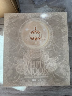 Pop Mart MEGA a SKULLPANDA 400% White Moon. Brand New Factory