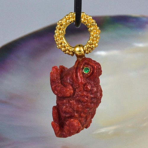 Carved Red Sponge Coral Toad Frog Pendant Gold Vermeil Sterling Silver 9.25g - Picture 12 of 13