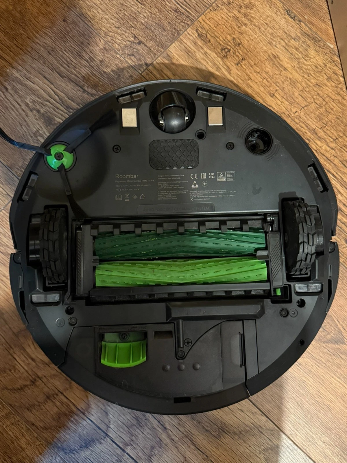 iRobot RCA-Y2 Robotic Vacuum Cleaner ( no base station )
Opens in a new window or tab