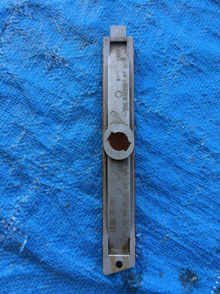 SATURNO L/F LADO DEL CONDUCTOR MARCADOR LUZ LÁMPARA LF IZQUIERDA ESQUINA DELANTERA PARACHOQUES REFLEJO OEM Foto 2 de 3