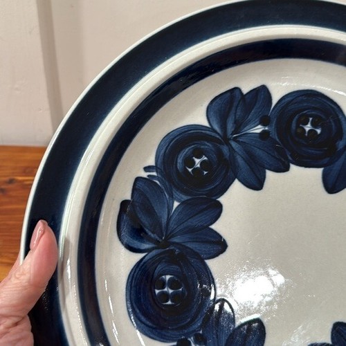 Vintage Arabia Finland 13" Chop Plate Anemone Blue Round Platter - Picture 3 of 5