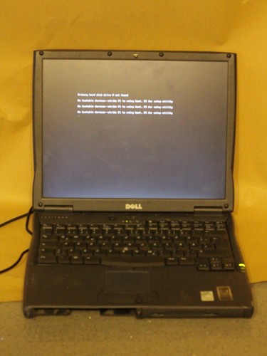 Dell latitude c600 14" Intel Pentium III 32 MB laptop retro