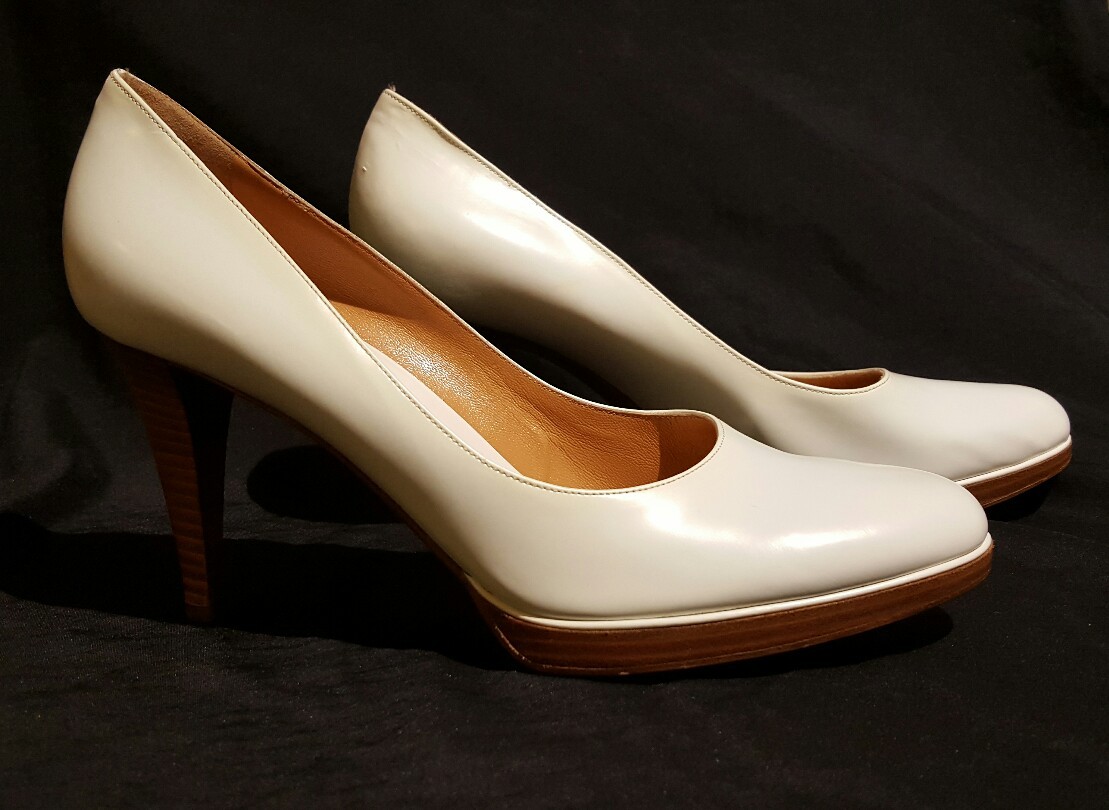 Sergio rossi store white pumps