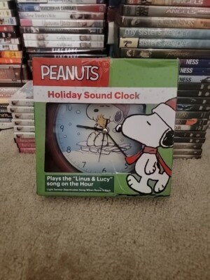 Peanuts Christmas Holiday Sound Wall Clock Snoopy Woodstock Linus & Lucy 