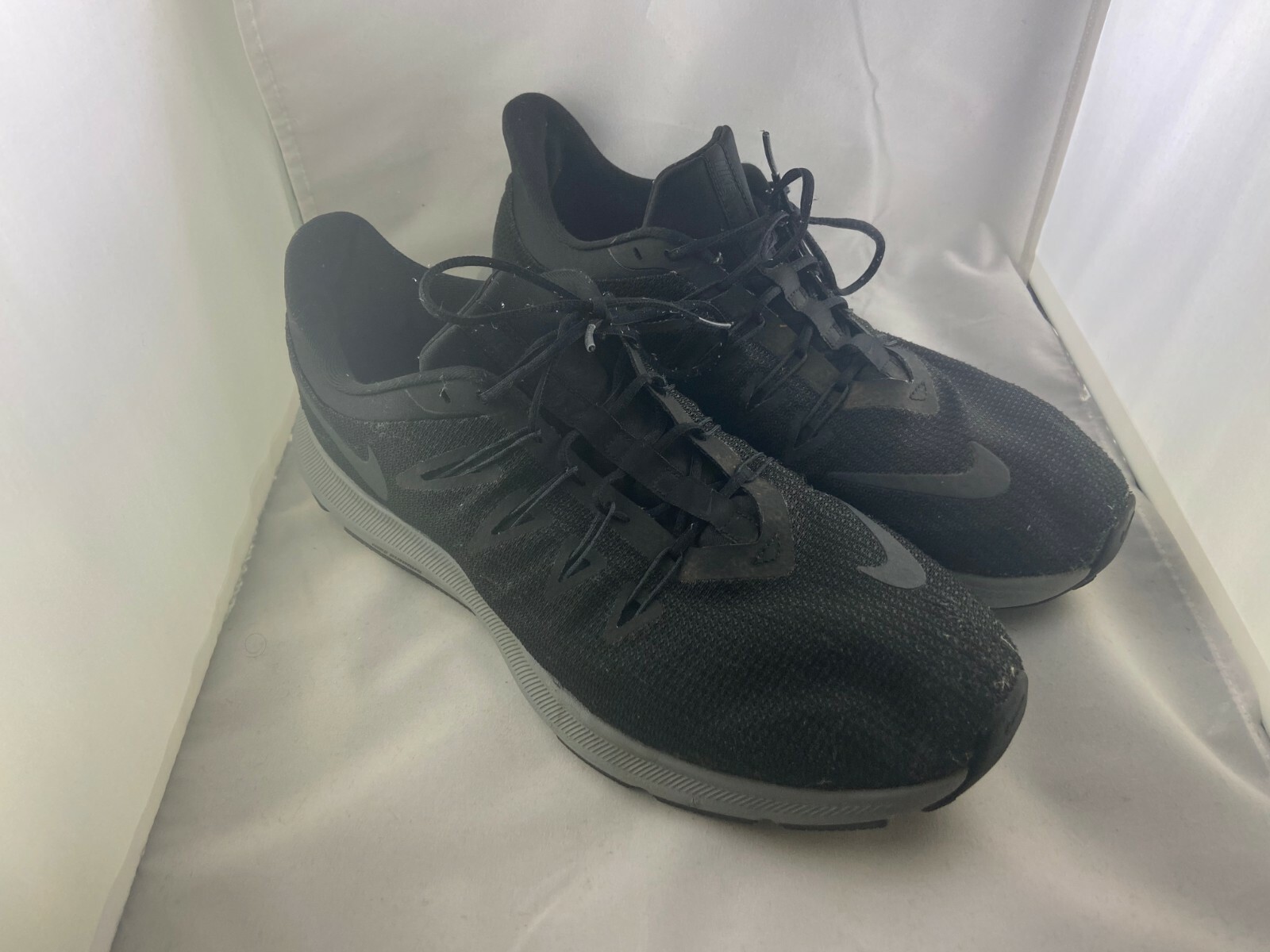 nike quest 4e running sneaker