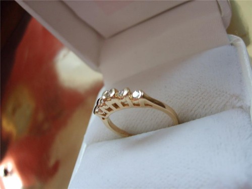 14K Yellow Gold  Diamond Five (5) Round Diamonds Ring - Picture 6 of 8