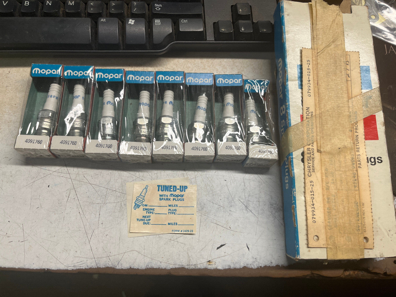 NOS OEM Mopar  Set of 8 Spark Plugs P-558PR 4091760 R45TS RBL15Y