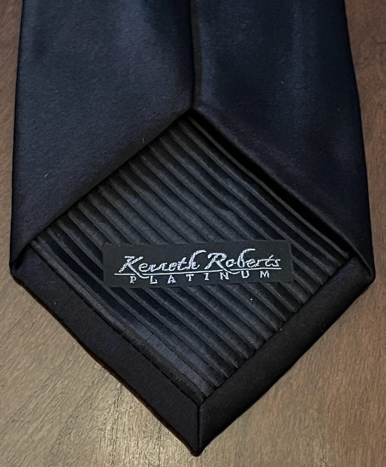 Corbata de cuello Kenneth Roberts platino negra 100 % seda para hombre hecha en China Foto 2 de 4