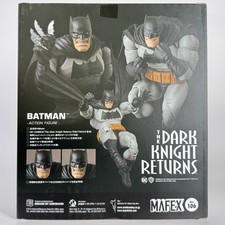 Medicom Toy DC Batman  Dark Knight Returns MAFEX No.106 Action Figure Authentic