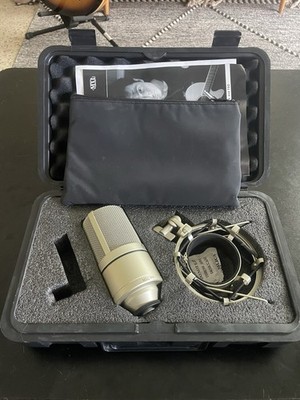 MXL 990 Condenser Microphone with Accessories and Hard Case