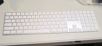 Apple A1843 Wireless Bluetooth Magic Keyboard Numeric Keypad Good Cond No Cable.