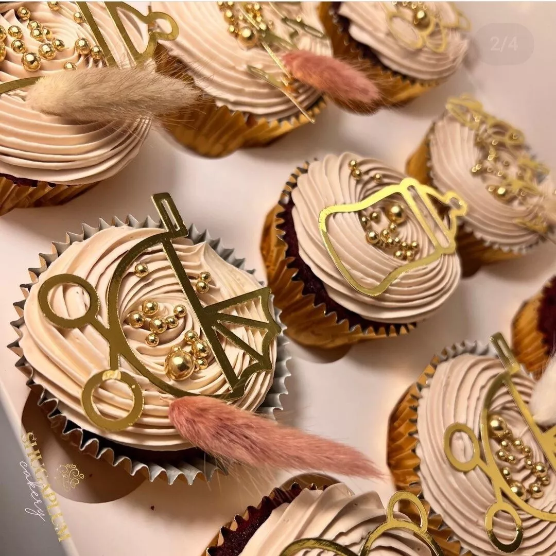 Baby top shower cupcakes