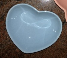 Rzadkie naczynia kamionkowe Le Creuset satynowe niebieskie kolor małe serce (zestaw 2 szt.)