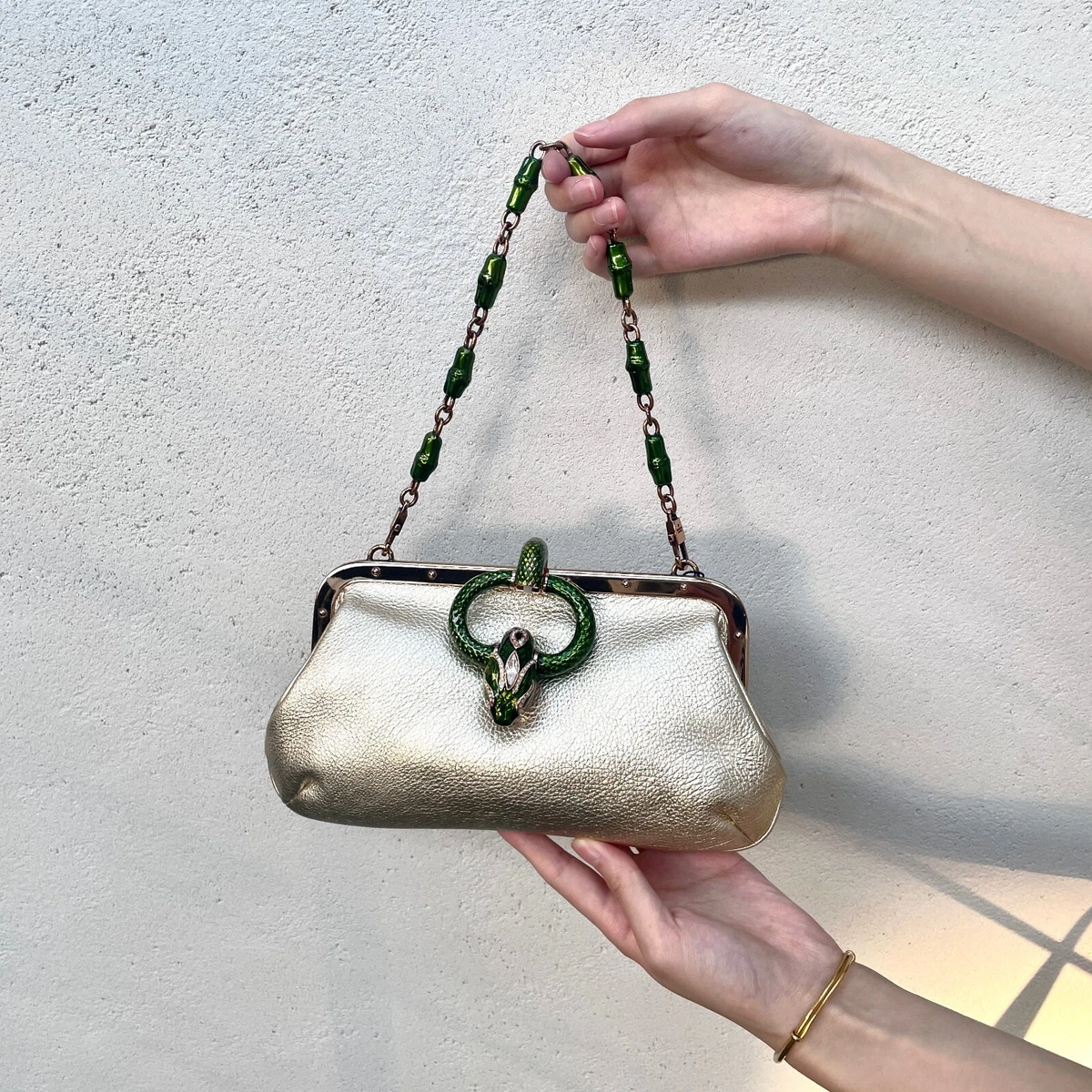 Gucci bag with snake best sale buckle