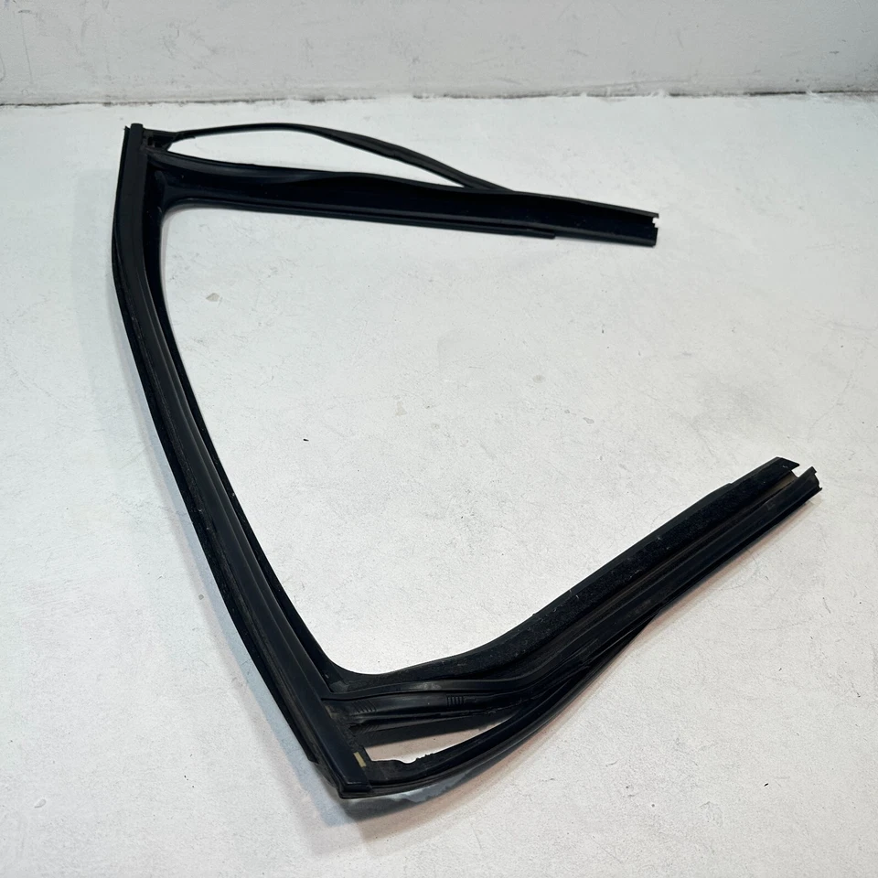 Jeep Cherokee 2014-2023 puerta trasera derecha ventana canal de funcionamiento de vidrio OEM Foto 2 de 4